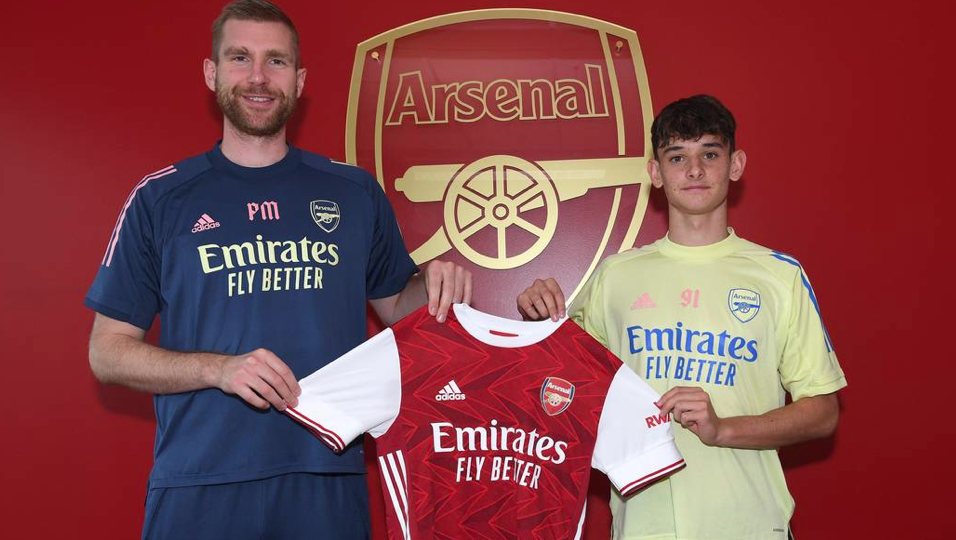 Charlie Patino signs first professional contract with Arsenal 